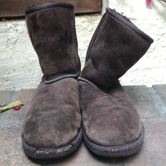 Ugg Classic Short Boots - Picture 2 of 6